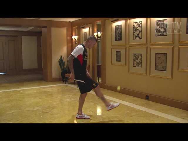 Tour keepy uppy challenge: Skrtel