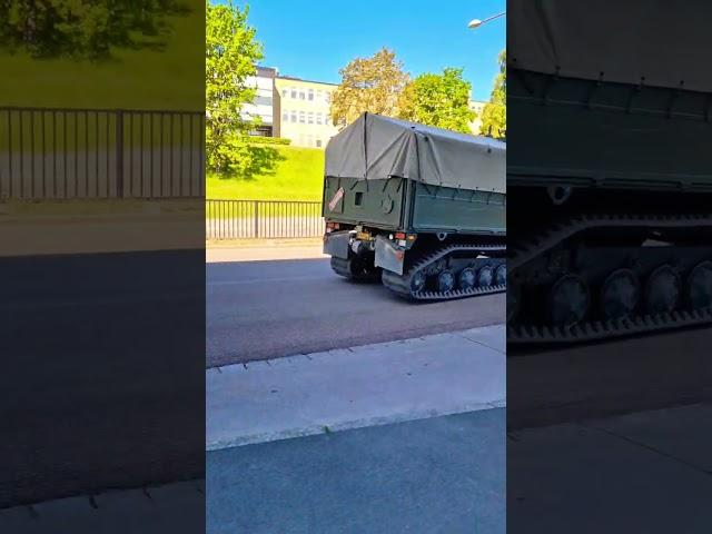 двухзвенный гусеничный #вездеход #швеция #военнаятехника #tracked #vehicle #sweden #military #shorts