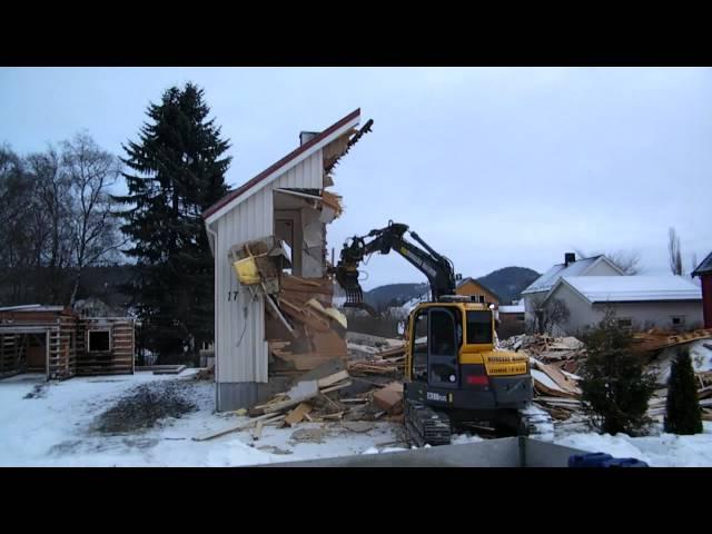 Riving av eksisterende hus. Home demolition