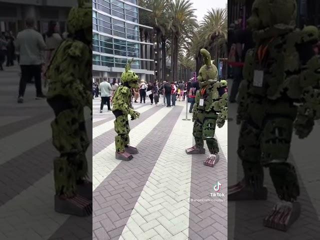 Springtrap meets Springtrap ( FNAF Cosplay ) (Wondercon) (Spiderman meme)