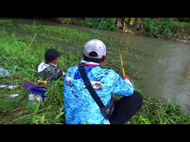 Sungai Banjir,,!!DIisitulah ikan nya pada keluyuran,sampek pindah2 saya mancing nya