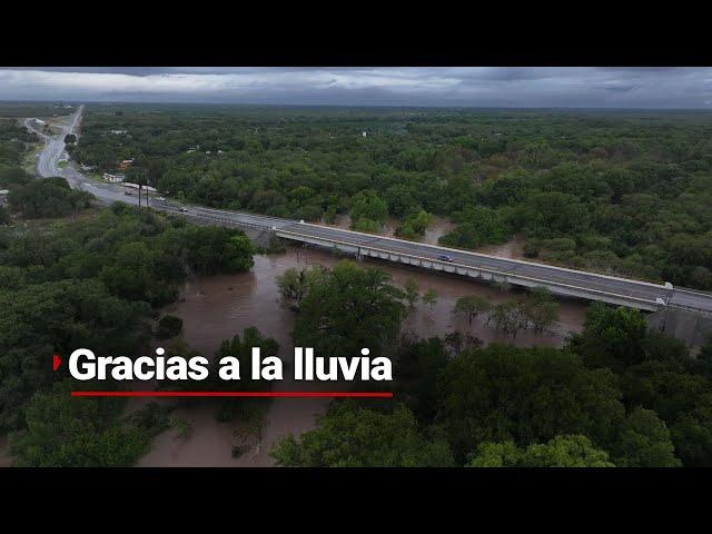 ¡Bendita lluvia! Tristes por lo que perdieron en la inundación, pero contentos por el agua que cayó