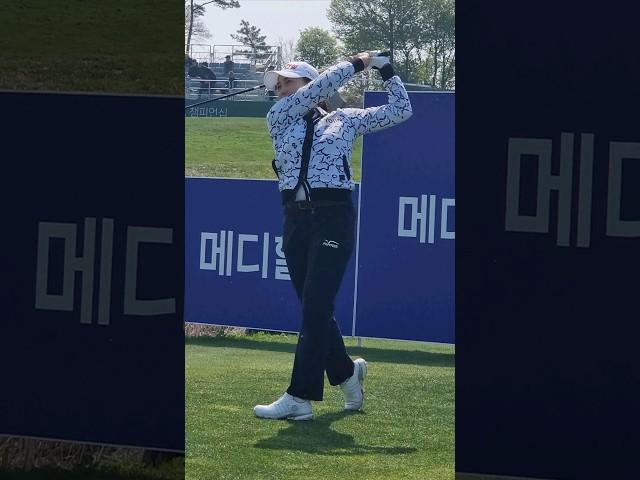 [Golf] 10년만 챔프 여세로 2~3승 go  서연정프로(28세 161cm 요진건설) 티샷