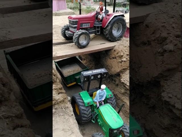 Tractor unche khet ki mitti nikaalta Jiri se #mitti #tractor #khet