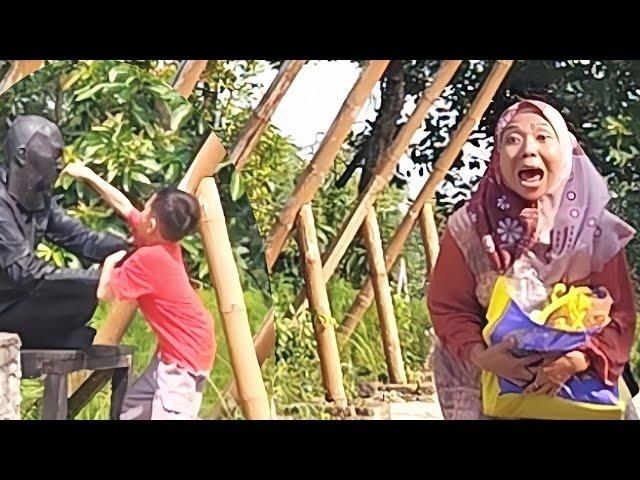 FUNNY STATUE PRANK RUNNING FEAR!! STATUE PRANK !!