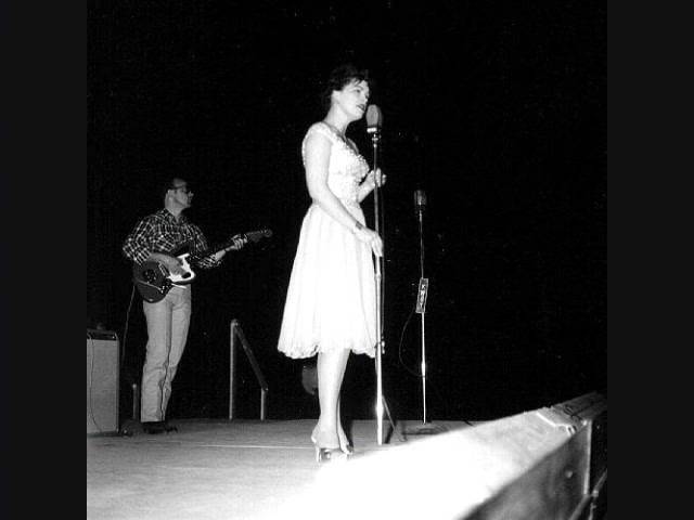 Patsy Cline Singing Crazy "Live" on the Grand Ole Opry.