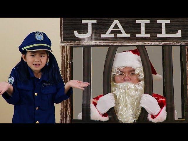 Jannie Pretend Play w/ Santa Clause Giving Christmas Presents & Getting Locked Up in Jail