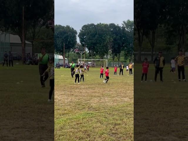 Siapa pulak tackle budak ni Gilaliga u9 Feb #football #soccer #sports #footballclub #hurricanezfc