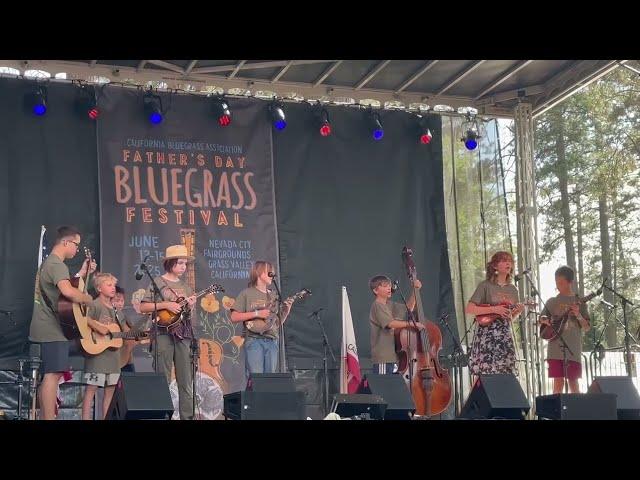 Wayfaring Stranger with Kids On Bluegrass