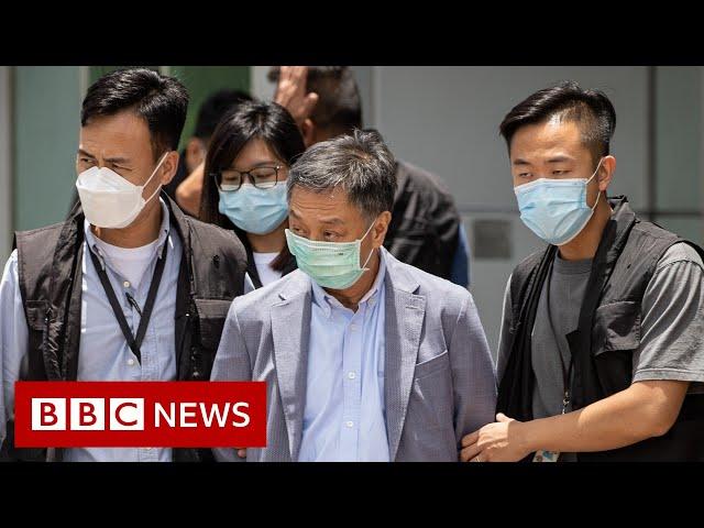 Hong Kong sends 500 officers in pro-democracy paper raid - BBC News