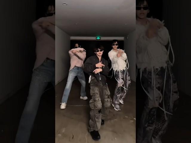 I can melt an igloo ️‍ #POLARIX #YANGDONGHWA #SHAOZIHENG #JUNLIU #Igloo #kissoflife #dance #shorts