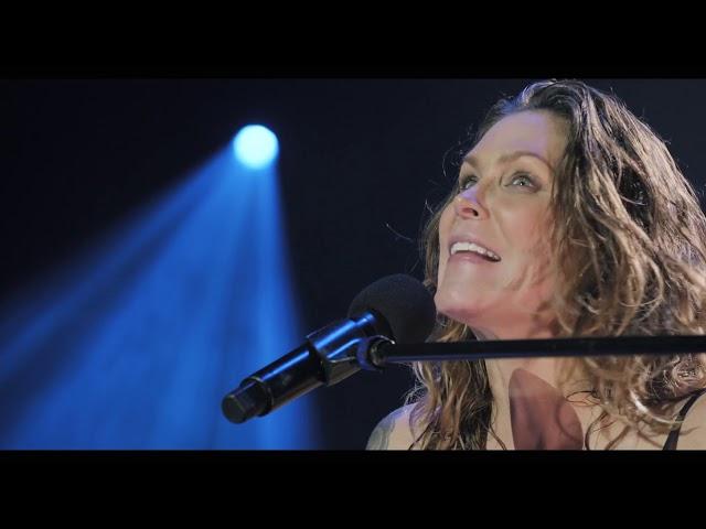 Beth Hart - Leave The Light On (Live At The Royal Albert Hall)