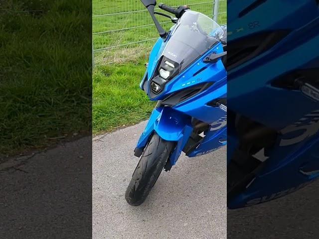 Was für ein schönes Motorrad,  die Suzuki GSX8R in blau  @SuzukiMotorradDeutschland #suzuki