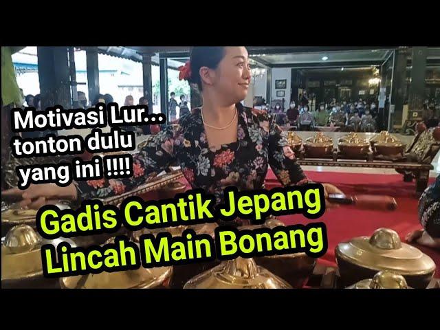  Gadis Cantik Trampil Main Bonang, belajar gamelan Jawa.