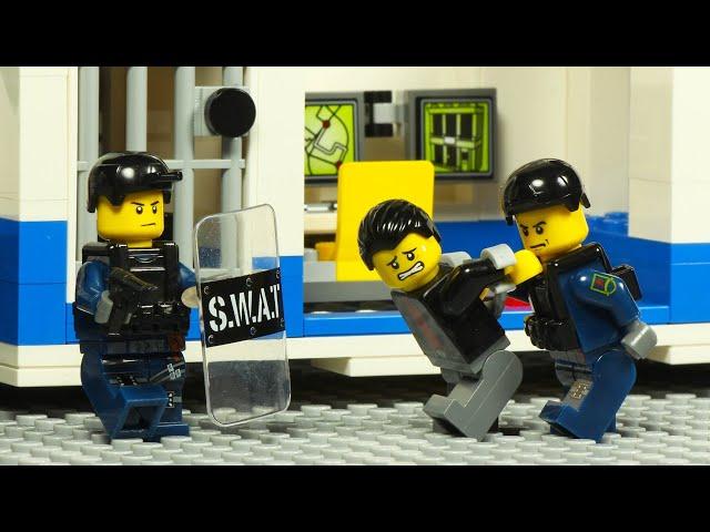 Lego City SWAT Police Station Prison Break