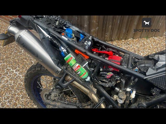 Yamaha T700 Hiding Tools And How To Carry Everything Needed To Repair A Tube On The Bike