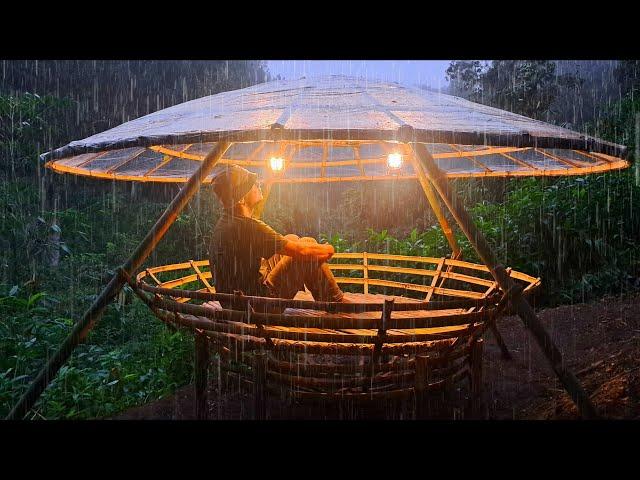 SOLO BUSHCRAFT HEAVY RAIN - BUILD A GAZEBOS SHELTER WITH BAMBOO AND PLASTIC WRAP