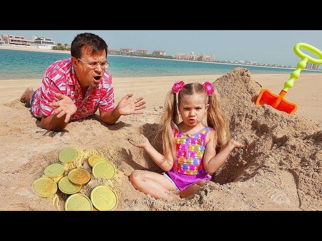 Diana and Roma on the beach! Playing with Sand and other Kids Toys