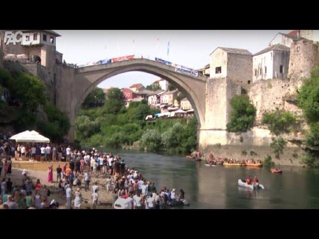 Održani 455. tradicionalni skokovi sa Starog mosta:Ovogodišnji šampioni Dragan Milanović i Emil Tiro