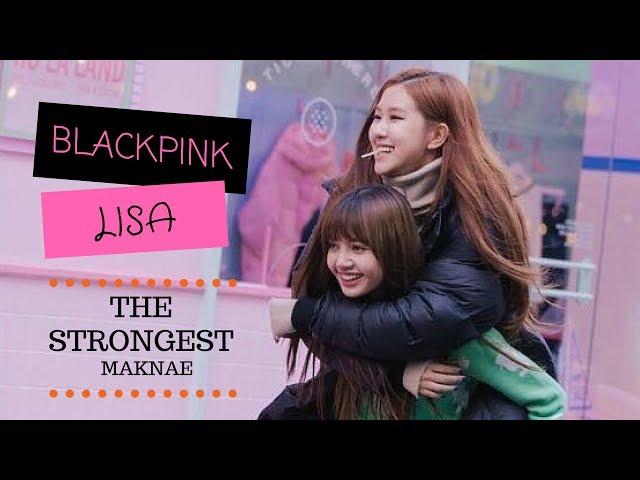 BLACKPINK Lisa Carrying Other Members