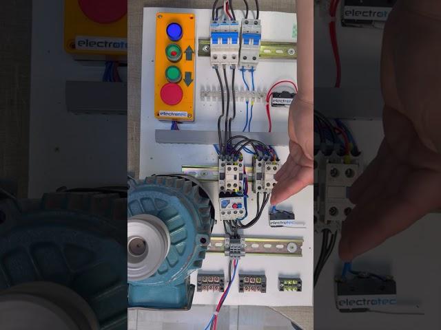 Circuito eléctrico para la PUERTA DE UNA COCHERA.