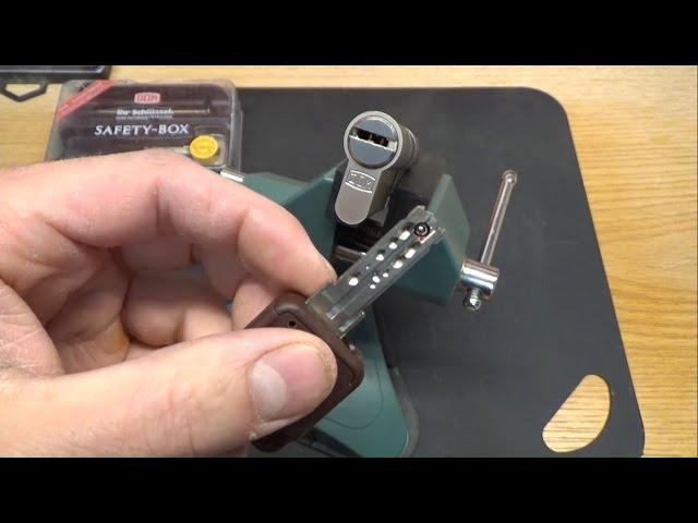 (31) Picking - DOM IX10 - 10 pin dimple euro cylinder with interactive element picked & gutted