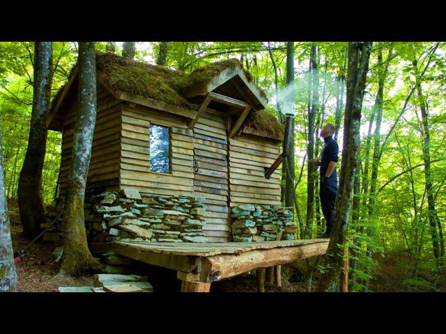 Building a house from pallets. Big movie. Start to finish