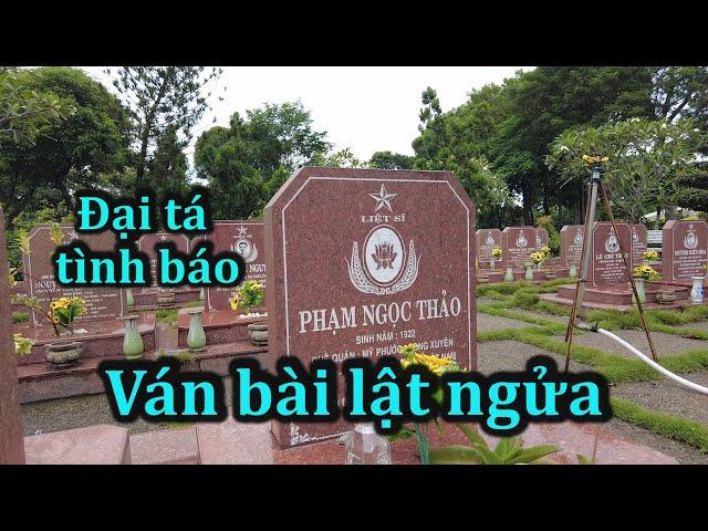 Thăm mộ đại tá tình báo Phạm Ngọc Thảo.