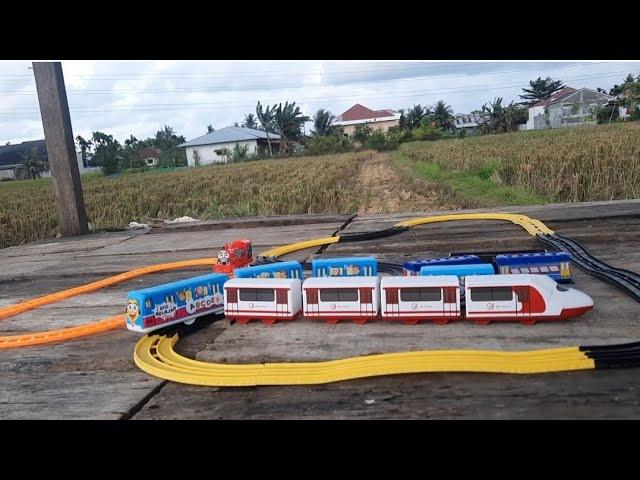 Merakit dan Bermain Kereta Api MRT Jakarta ABC dan Kereta Api Thomas