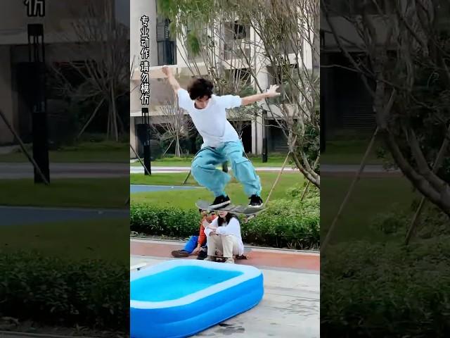 ‍️Continuing the challenge: skateboarding over the pool #ExtremeSports #skateboard #shorts【滑板丢丢】