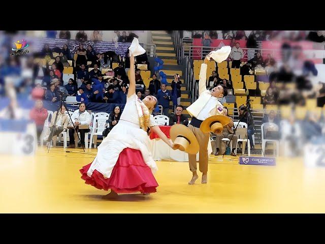 Magistral juego de sombreros de los campeones Senior con la hermosa Marinera "Palo blanco" | 2024