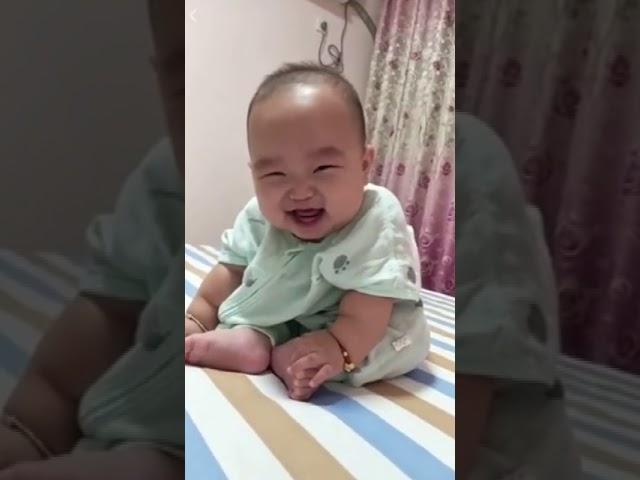 人类幼崽超治愈笑声，能赶走一天的烦恼  Human cubs are super healed of laughter and can drive away a day’s trouble