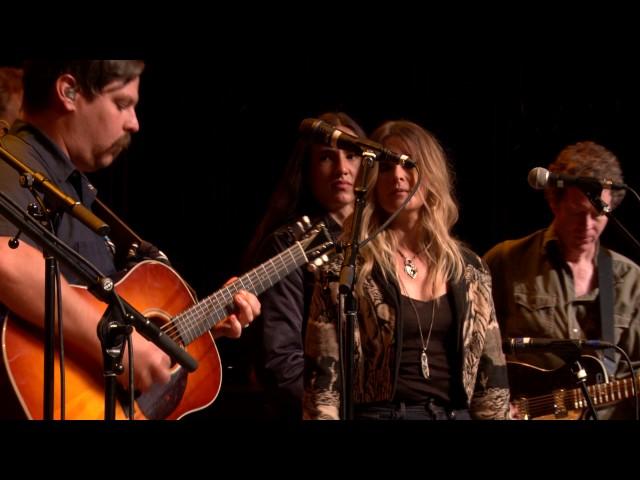 eTown Finale with Greensky Bluegrass & Elizabeth Cook - Feelin’ Alright (eTown webisode #1112)