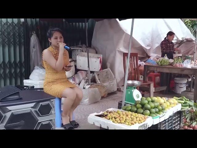 Em Gái Bán Hoa Qủa Vừa Xinh Vừa Hát Bolero Đường Phố Hay Nhức Nách Nghe Cực Phê - Kiều Linh