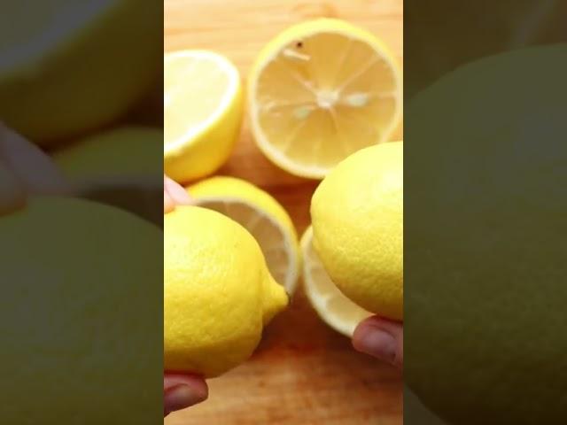 What happens when you add lemon juice to the tea? #science #magic