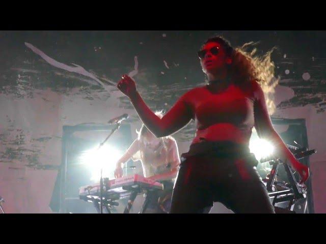 Grimes - Art Angels Interlude LIVE HD (2016) Los Angeles Shrine Expo Hall