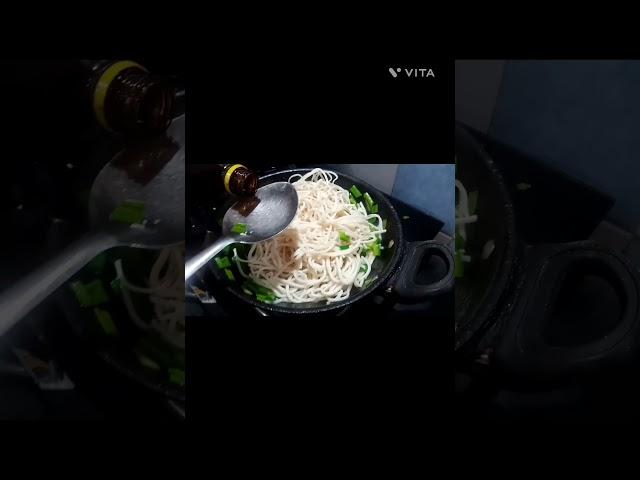 Hakka noodles # quick and easy#very delicious#easykitchen #food #shorts #ytshorts