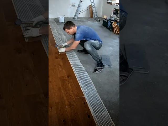 укладка паркета на 2х компонентный клей.