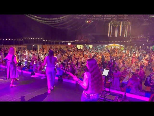 Oktoberfest in Zwickaus Stadthalle - 2500 Menschen haben gefeiert