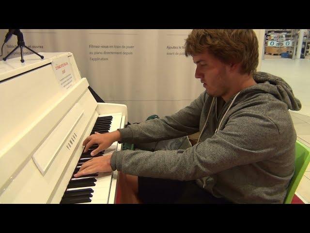 Kylean Hross joue Improvisations "Les Passeurs de Pianos" sur Vinci Autoroutes l'été 2019