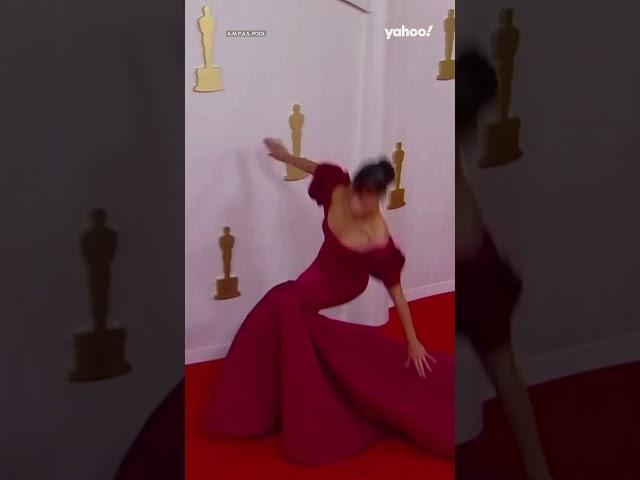 Moment Liza Koshy trips on Oscars 2024 red carpet | Yahoo Australia