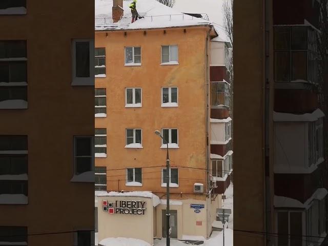 "Джентльмены удачи" из окна офиса. г. Липецк, ул. Первомайская