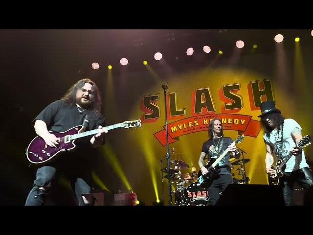 Slash feat. Myles Kennedy & The Conspirators featuring Wolfgang Van Halen - Highway To Hell (Paris)