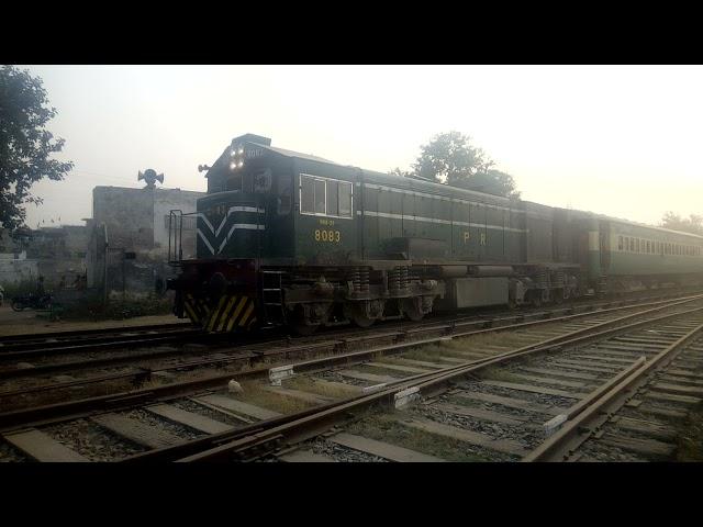 17 UP PAKISTAN MILLAT EXPRESS ARRIVAL AT SARGODHA JUNCTION RAILLION VLOGS