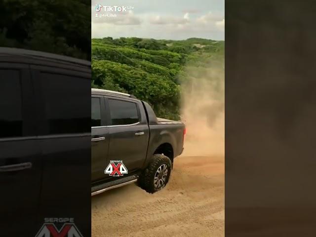 Ranger 4x2 vs Hilux 4x2 