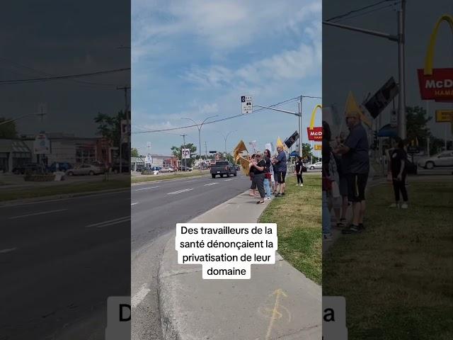 Manifestation contre la privatisation de la santé à Laval