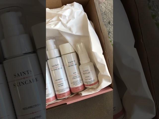 Unboxing  Australian made skincare. Its soooo pretty!