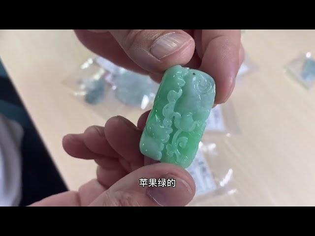 18k金镶嵌翡翠，让不起眼的翡翠小料立马高大上   西瓜视频