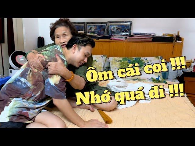 Qua nhà anh Hoài Linh thăm mẹ, mẹ khoe anh Bốn xách 35 kí hồng từ Mỹ về .