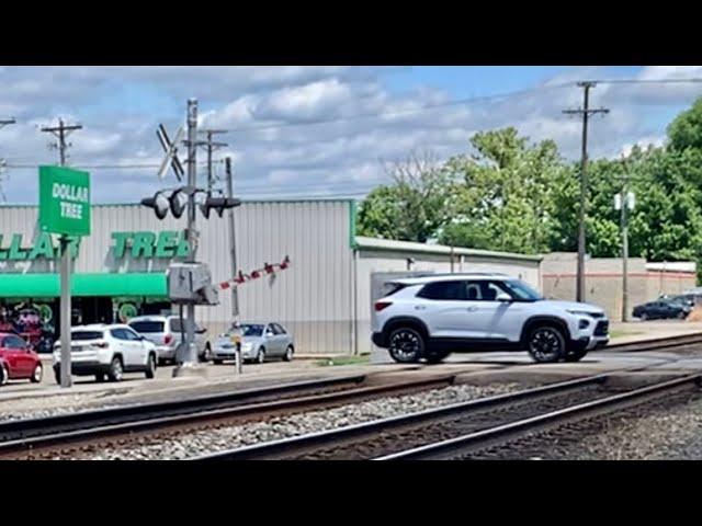 Driver Doesn't Know What To Do With Train Coming, 2 Trains In A Row Both Have DPUs, Rare Track Look!